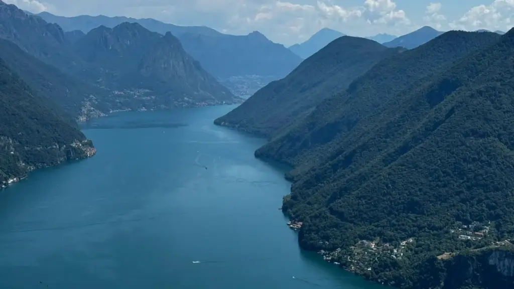 ယူကရဲင်း Facebook creators တွေရေးဆွဲပြီး product-led growth မြှင့်မယ့် လေ့လာမှုနှင့် လက်တွေ့လမ်းညွှန်ချက်များ — Meta tools, Partnership Ads Hub ရလဒ်တွေနဲ့ practical checklist.