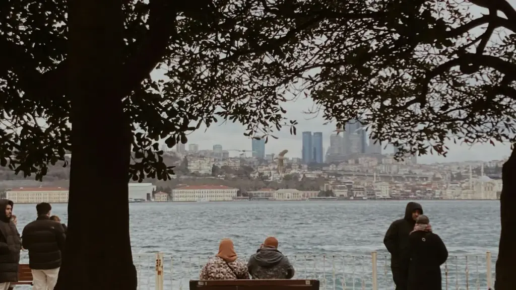 မြန်မာဖန်တီးသူတွေအတွက် Kenya အမှတ်တံဆိပ်တွေကို Telegram မှာ ဆက်သွယ်ပြီး fashion lookbook တွေ ဖန်တီးဖို့ လက်တွေ့နည်းလမ်း၊ VPN အကြံပြုချက်နဲ့ ဆက်သွယ်ရေးစိတ်ကြိုက် ကမ်းလှမ်းမှုနယ်နိမိတ်များ။