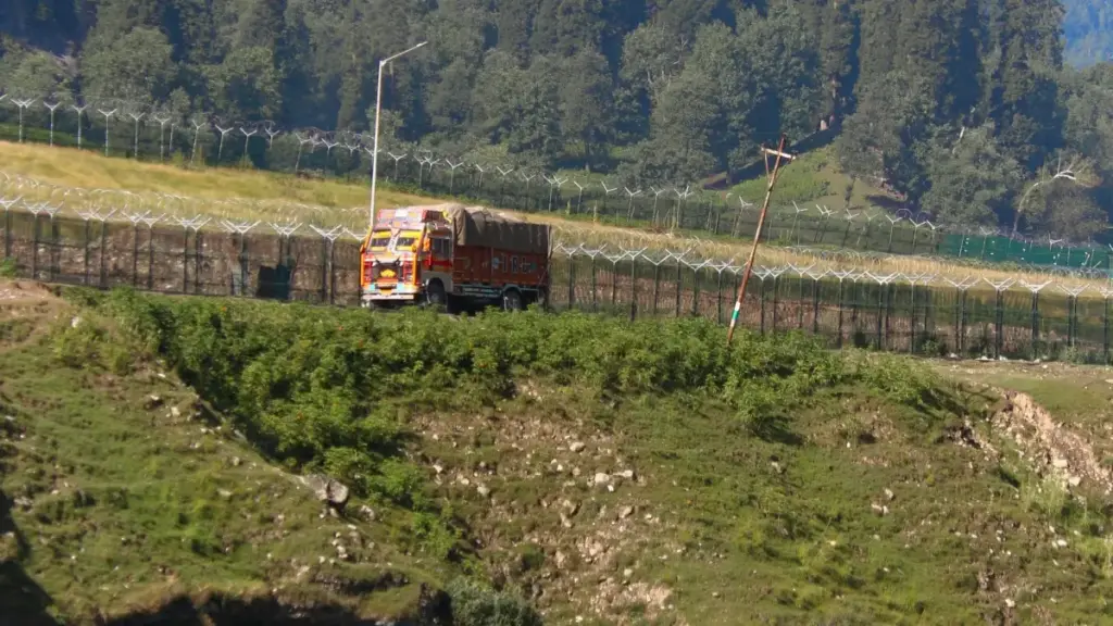 Netflix ပေါ် Ecuador ဘရန်းတွေကို ချိတ်ဆက်ပြီး UGC အခွင့်အရေးယူနည်း practical လမ်းကြောင်း၊ Reddit နဲ့ streaming trends သုံးပြီး မြန်မာ creator များအတွက် လမ်းပြ။