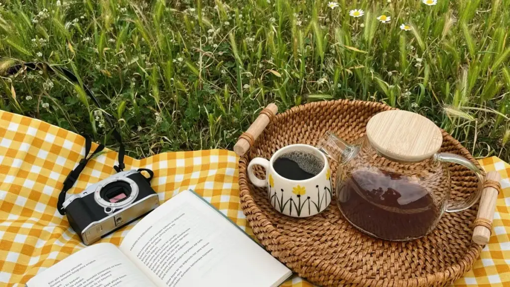 စင်္ကာပူ Twitter creators တွေကို မြန်မာထဲက app installs အတွက် streamers နဲ့ တွဲဖက်ရေးဆွဲမယ့် practical လမ်းကြောင်း၊ Bloomr.SG/Pinwheels ကွက်လပ်တွေကနေ creator စိစစ်နည်း၊ VTuber trend ရော local signal တွေကို ဖော်ပြပါတယ်။