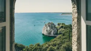 Snapchat မှတဆင့် Slovenia အမှတ်တံဆိပ်တွေဆီက partnership ရယူပြီး follower တွေကို ကျန်းမာရေး ဗဟုသုတမျှဝေနည်းလမ်းများ၊ local trend နဲ့ တိုက်ဆိုင်စေပြထားပါတယ်။