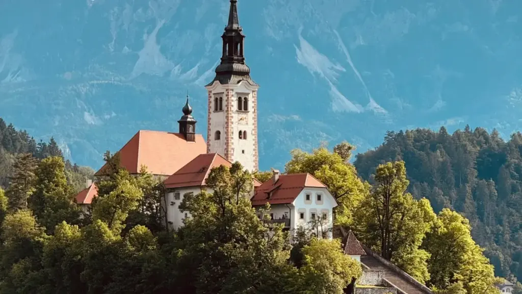 မြန်မာ အစ်စတွေ၊ မာကတင်း မန်နေဂျာတွေ အတွက် Oman ရဲ့ Netflix-related creators တွေကို product seeding နဲ့ တွဲဖက်ဖို့ လုပ်နည်းများ၊ practical tools, local insight နဲ့ risk-handling အကြံပေးချက်များ။