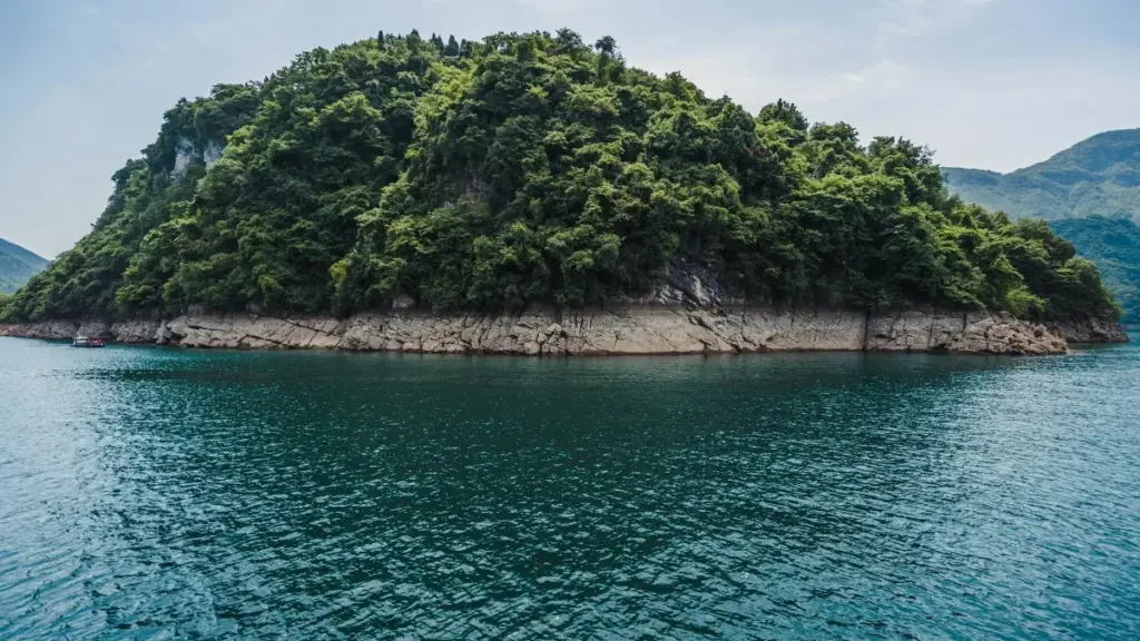 HBO Max မှာ Sweden brand unboxing နဲ့ testimonial ရိုက်ချင်တဲ့ မြန်မာ creator များအတွက် လက်တွေ့လမ်းညွှန်၊ outreach စာချုပ်နမူနာ၊ ကွာလာကြမ်းဖျင်းနည်းများ။