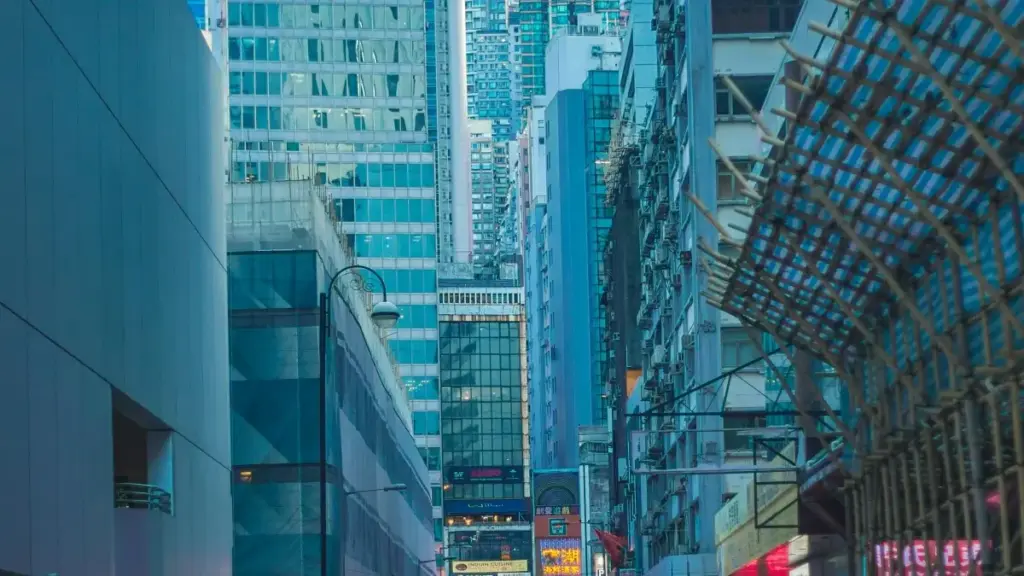 မြန်မာ advertiser တွေအတွက်၊ Uruguay ရှိ Kuaishou creators တွေကို behind-the-scenes ပုံစံအတွက် sponsor ဖို့ ရှာနည်း၊ platform strategy နဲ့ လက်တွေ့အဆင့်တွေကို တိုတိုချုံးချုံးရှင်းပြထားပါတယ်။