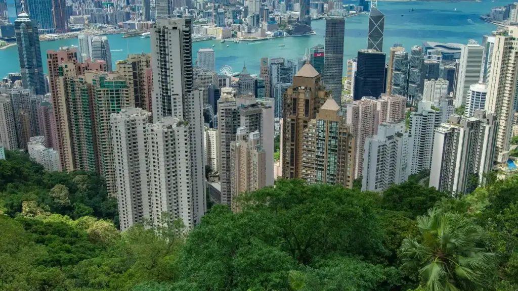 Poland ဘရန်းတွေကို WhatsApp မှတဆင့် exclusive beta launches တွေထဲ ဝင်ခွင့်ရအောင် practical နည်းလမ်း၊ localization tips နဲ့ legal/privacy အချက်များကို မြန်မာစာဖြင့်ရှင်းပြထားသည်။