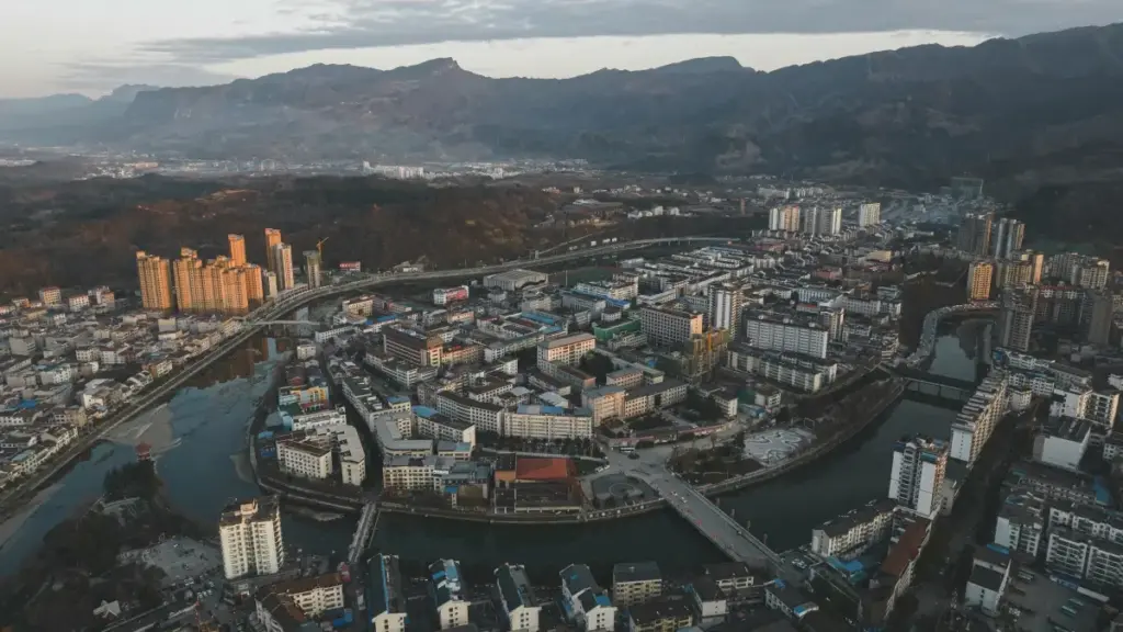 UK ရှိ Kuaishou ဖန်တီးသူတွေကို ဘယ်လိုရှာမလဲ၊ brand sentiment မြှင့်တင်ရန် သုံးစွဲရမယ့် tacticals တွေကို မြန်မာစာနဲ့ ရှင်းလင်းပြထားပါတယ်။